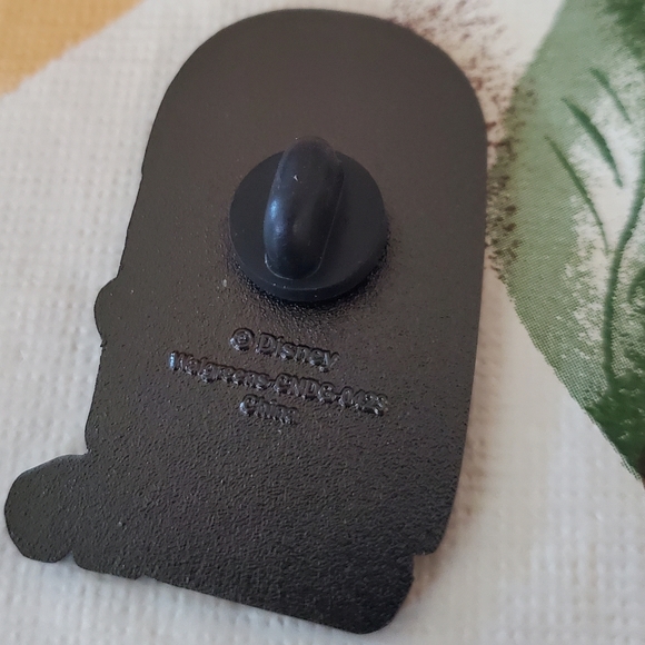 New! Sally enamel pin - Picture 2 of 4